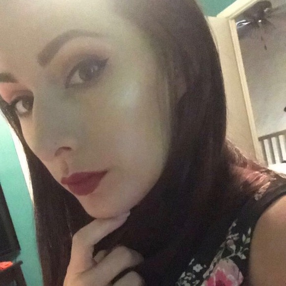 Meet your Posher, Jess - Picture 2 of 2